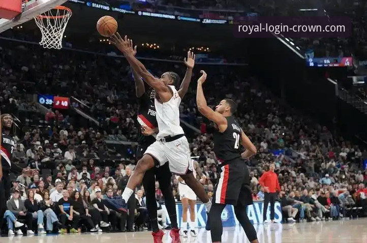 皇冠现金官网最新版本 NBA快船失利最新动态:伦纳德手腕伤势成焦点,皇冠现金官网解读赛后关键信息